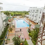 Hotel Oz Side